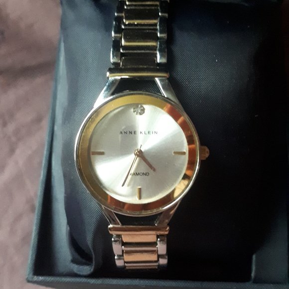 Two-toned women's wristwatch - Picture 2 of 5